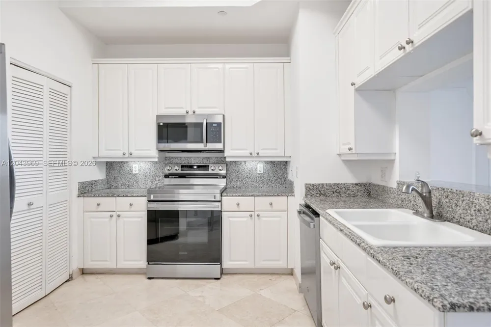 888 Brickell Key Dr #2610 Miami, FL 33131