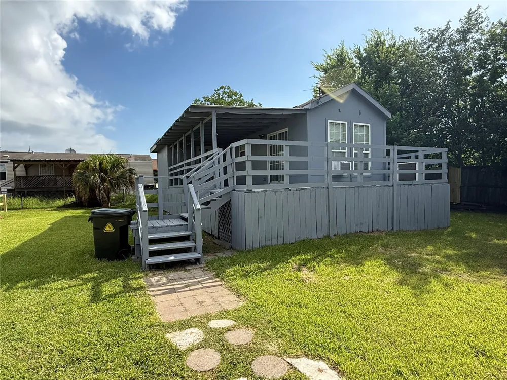 415 12th San Leon, TX 77539