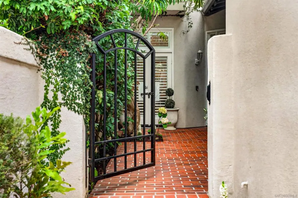 9753 Keeneland Row La Jolla, CA 92037
