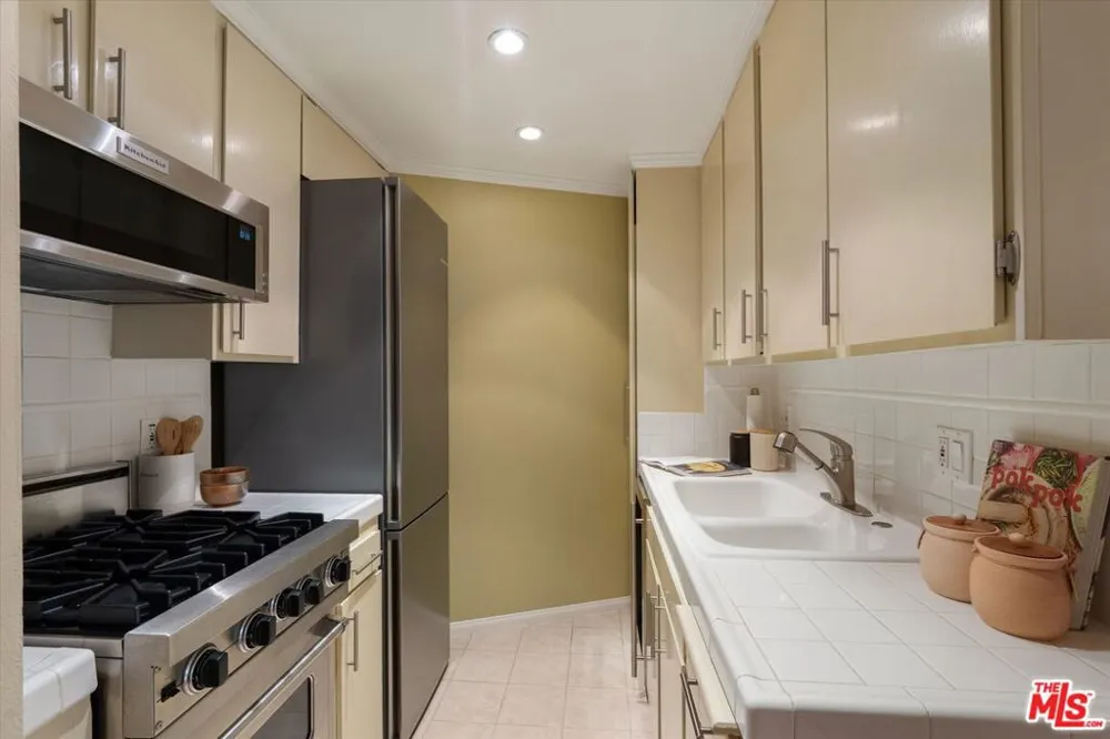 2025 4th Street #302A Santa Monica, CA 90405
