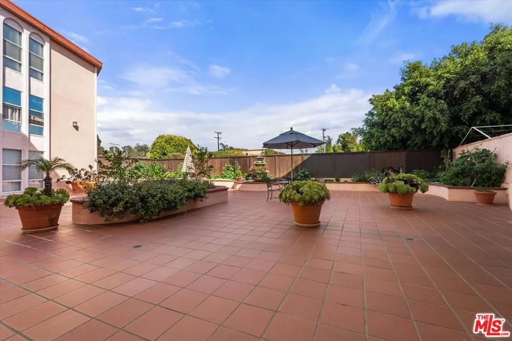 2025 4th Street #302A Santa Monica, CA 90405