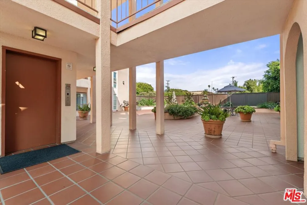 2025 4th Street #302A Santa Monica, CA 90405