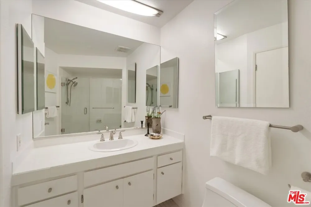 2025 4th Street #302A Santa Monica, CA 90405