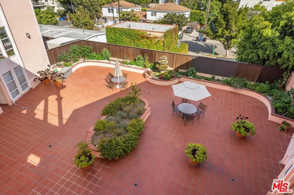 2025 4th Street #302A Santa Monica, CA 90405