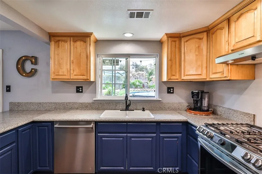 1421 E 15th Upland, CA 91786