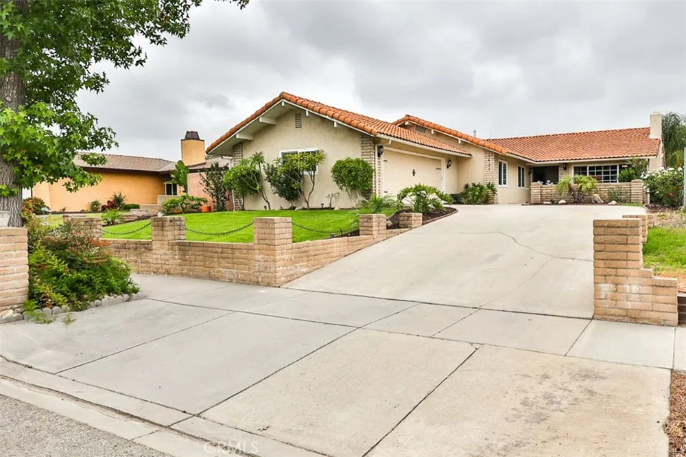 1421 E 15th Upland, CA 91786