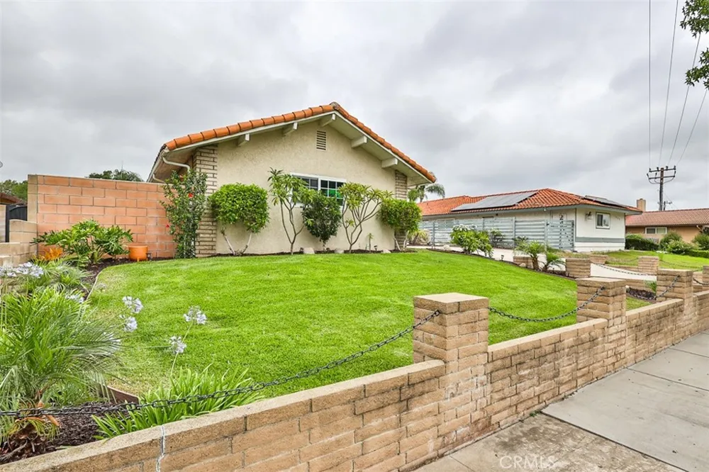 1421 E 15th Upland, CA 91786