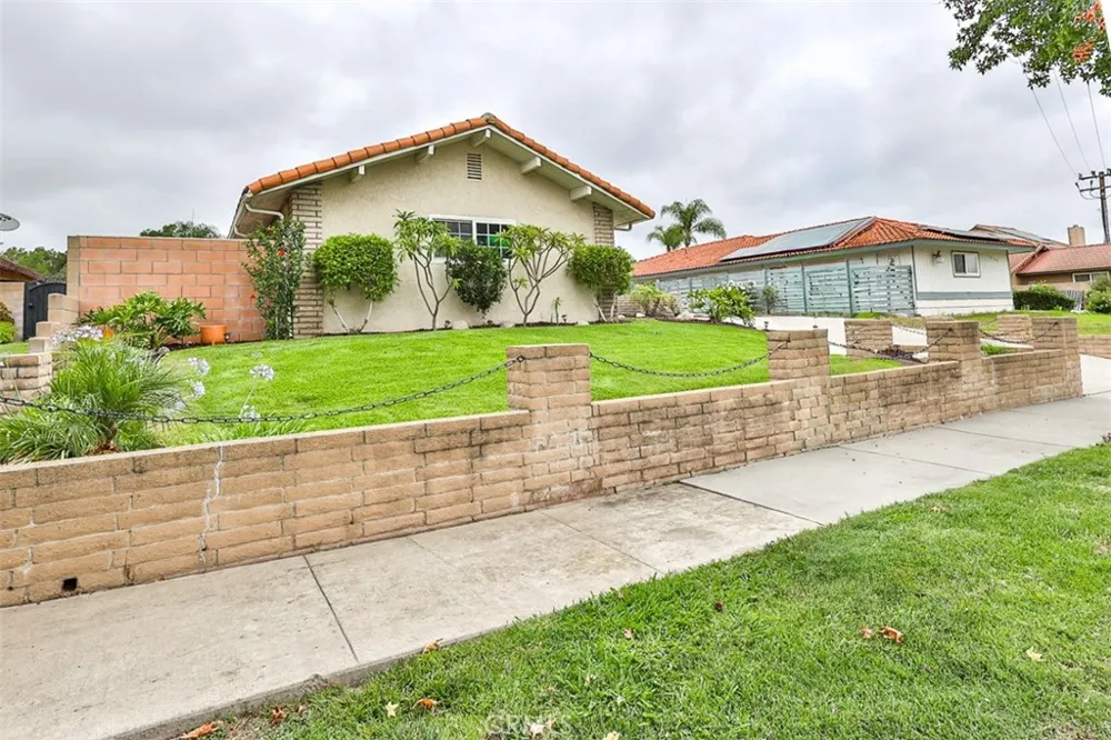 1421 E 15th Upland, CA 91786