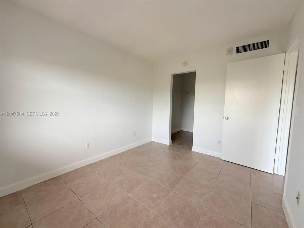 8260 SW 210th St #315 Cutler Bay, FL 33189