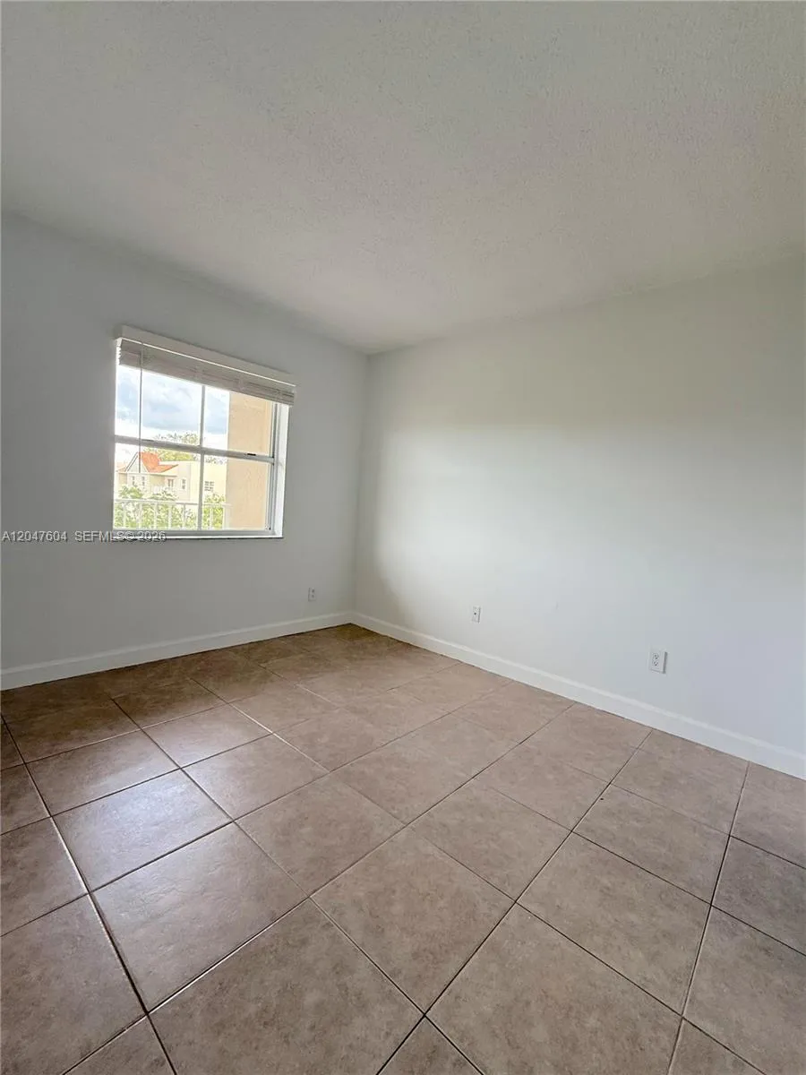 8260 SW 210th St #315 Cutler Bay, FL 33189
