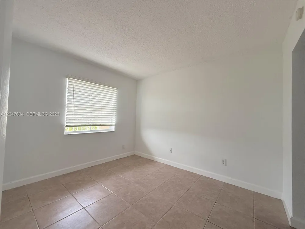 8260 SW 210th St #315 Cutler Bay, FL 33189