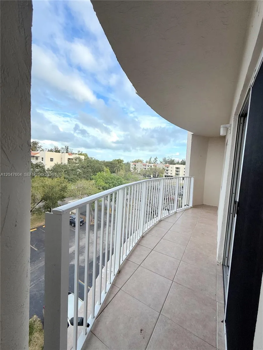 8260 SW 210th St #315 Cutler Bay, FL 33189