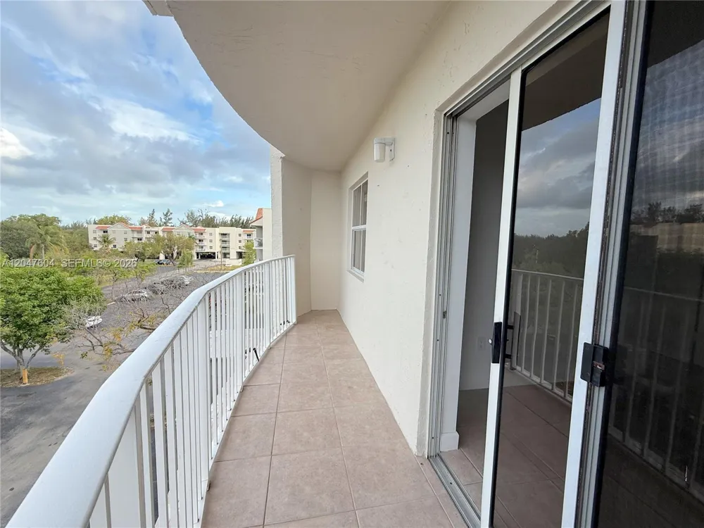 8260 SW 210th St #315 Cutler Bay, FL 33189