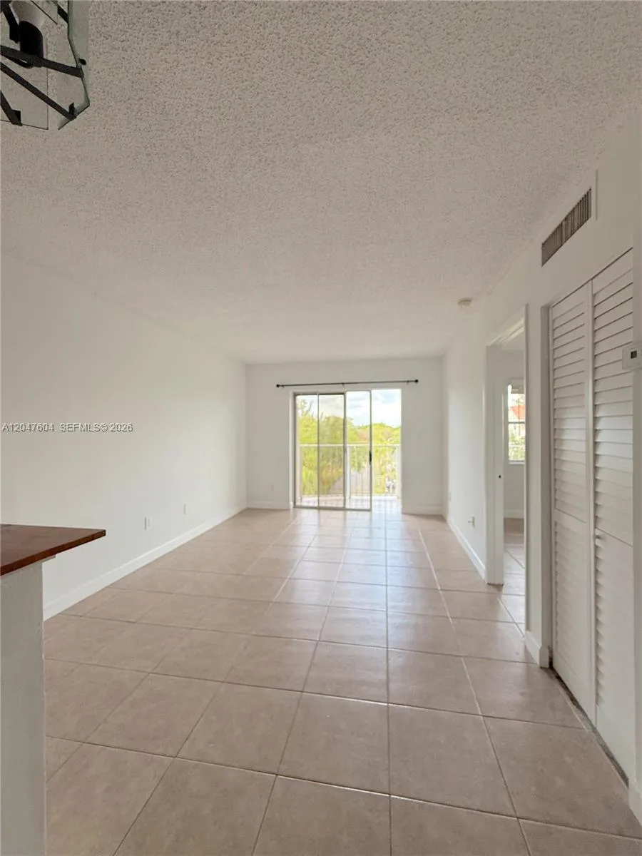8260 SW 210th St #315 Cutler Bay, FL 33189