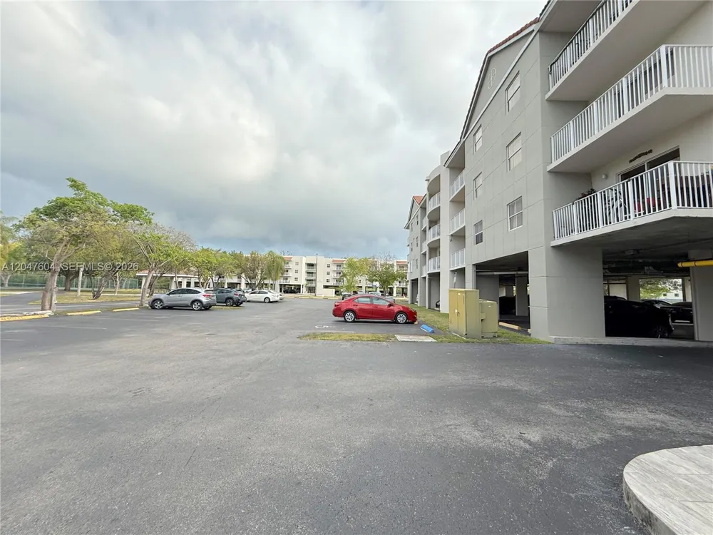 8260 SW 210th St #315 Cutler Bay, FL 33189
