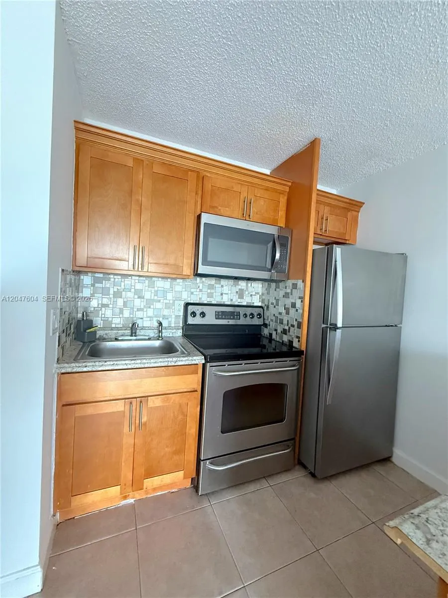 8260 SW 210th St #315 Cutler Bay, FL 33189
