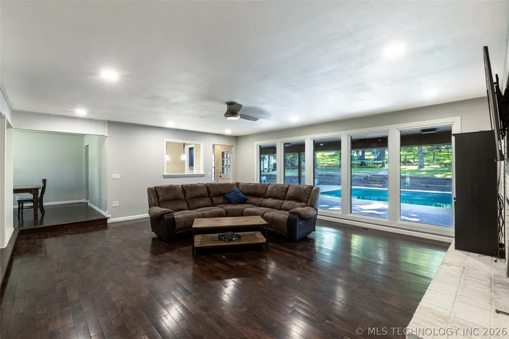 416 Timbercrest Road Catoosa, OK 74015