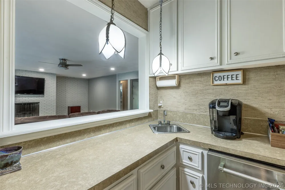416 Timbercrest Road Catoosa, OK 74015