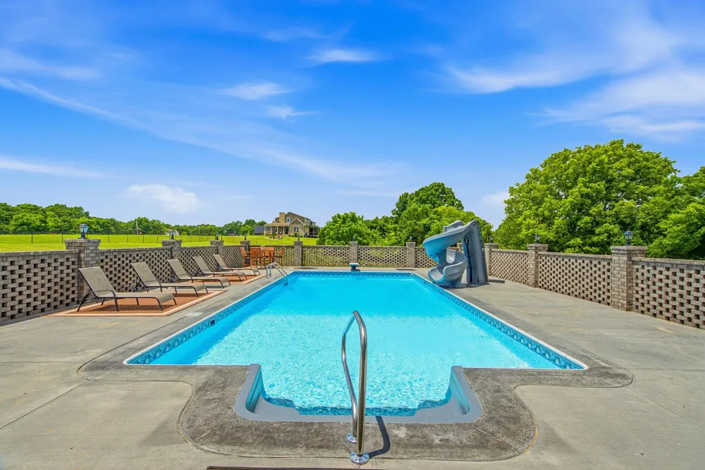 4940 Albert Fentress Rd Greenbrier, TN 37073