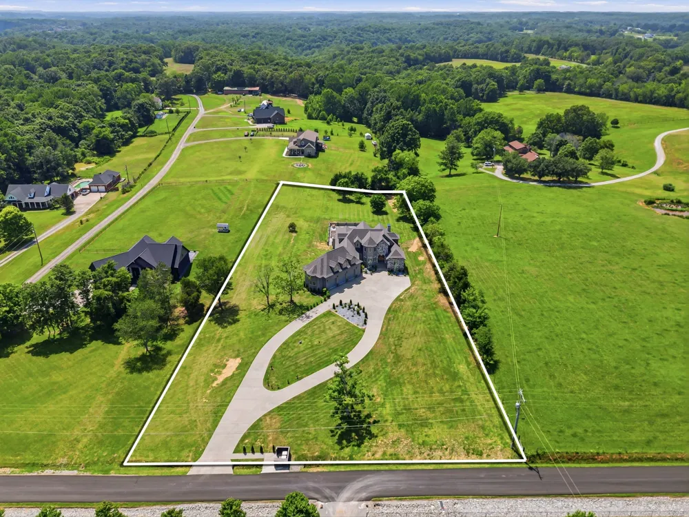 4940 Albert Fentress Rd Greenbrier, TN 37073