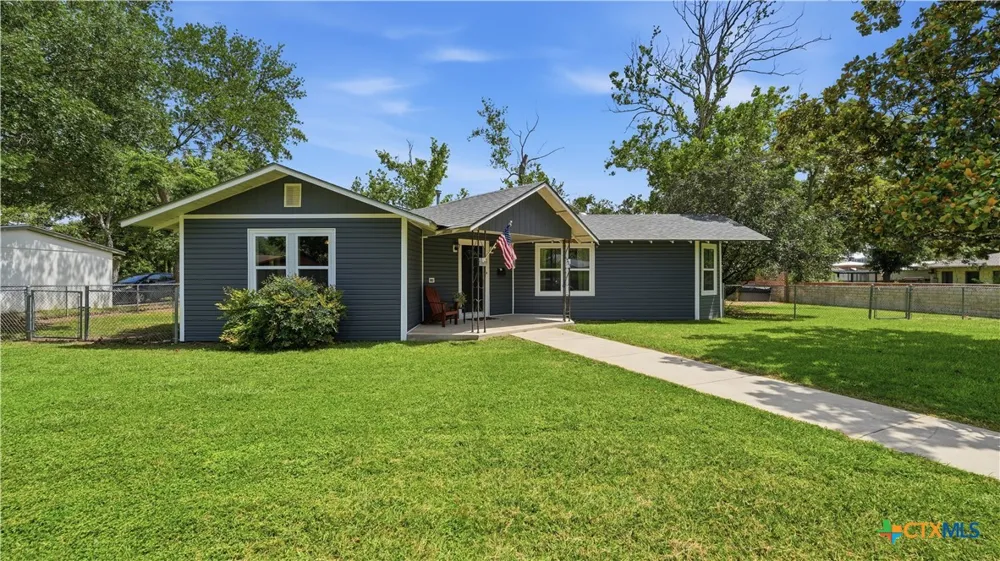 733 E Krezdorn Street Seguin, TX 78155