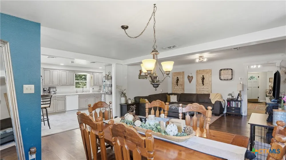 733 E Krezdorn Street Seguin, TX 78155