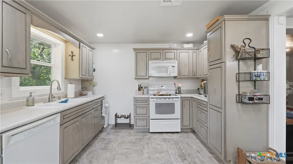 733 E Krezdorn Street Seguin, TX 78155