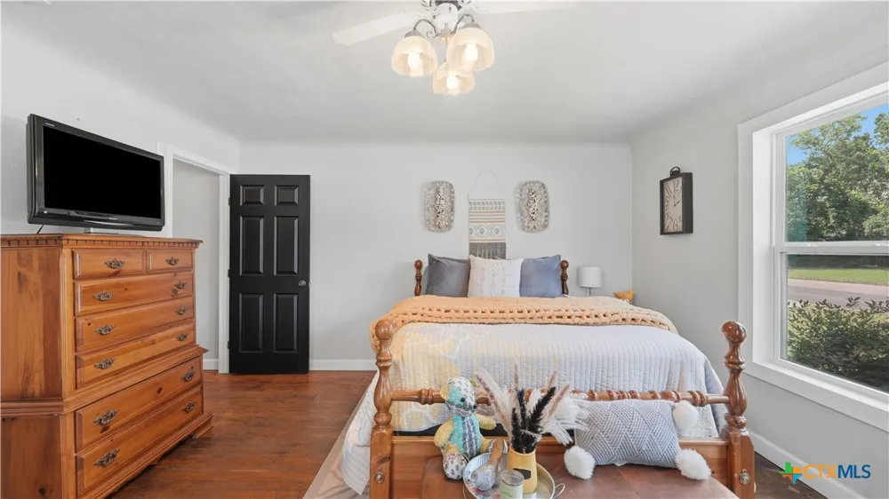 733 E Krezdorn Street Seguin, TX 78155
