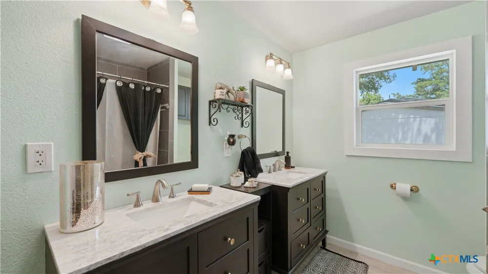 733 E Krezdorn Street Seguin, TX 78155