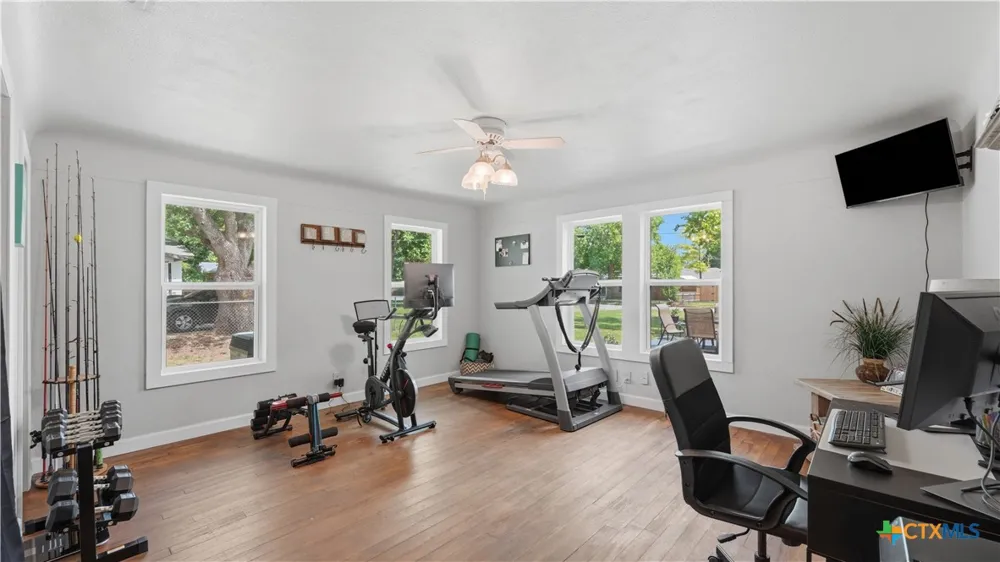 733 E Krezdorn Street Seguin, TX 78155