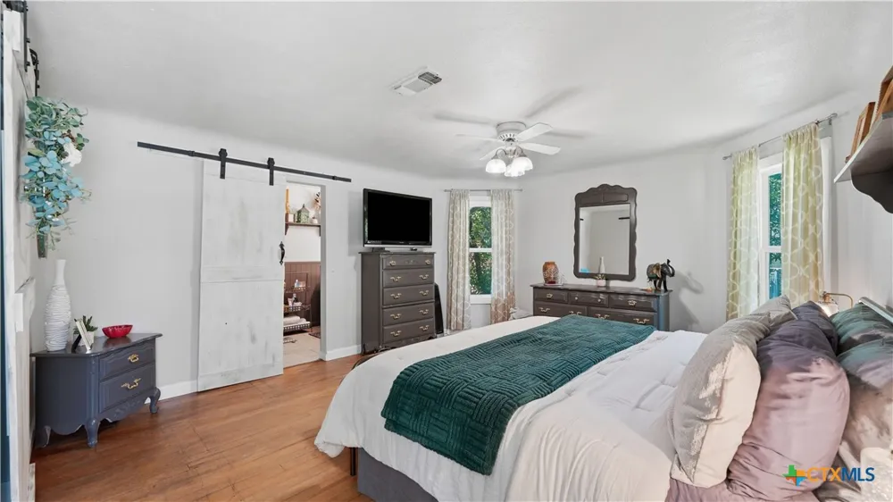 733 E Krezdorn Street Seguin, TX 78155