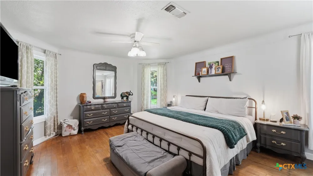 733 E Krezdorn Street Seguin, TX 78155