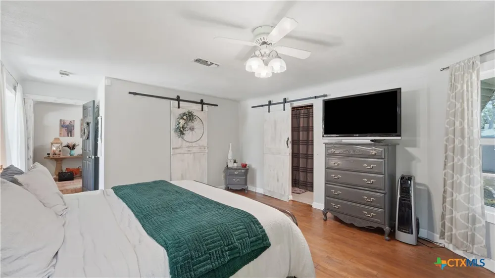 733 E Krezdorn Street Seguin, TX 78155