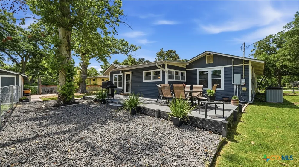 733 E Krezdorn Street Seguin, TX 78155
