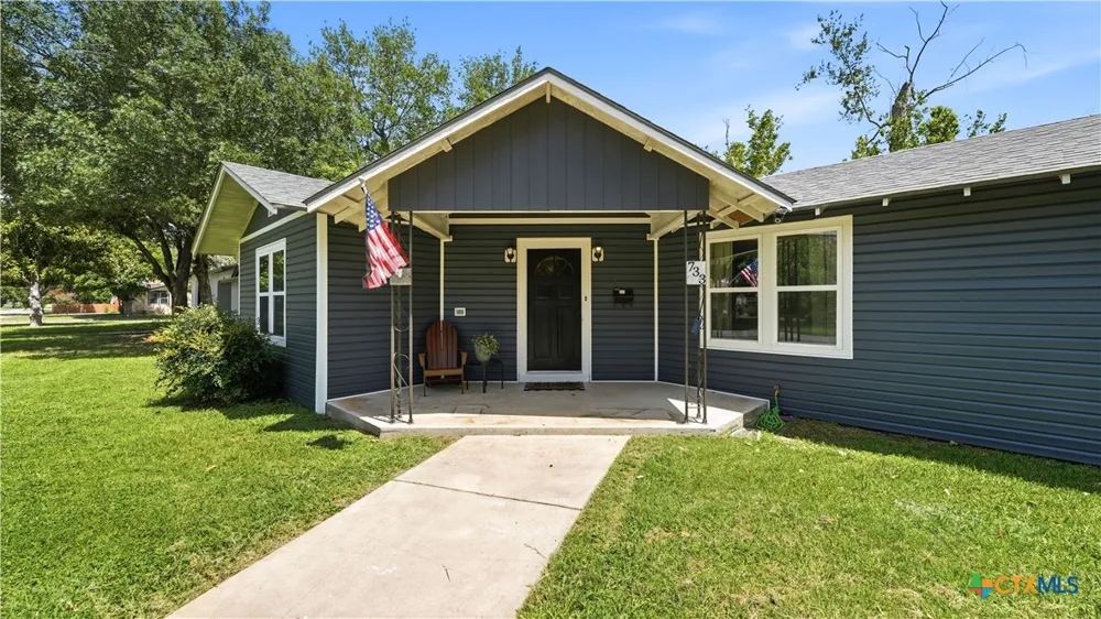 733 E Krezdorn Street Seguin, TX 78155