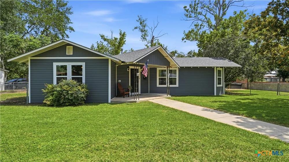 733 E Krezdorn Street Seguin, TX 78155