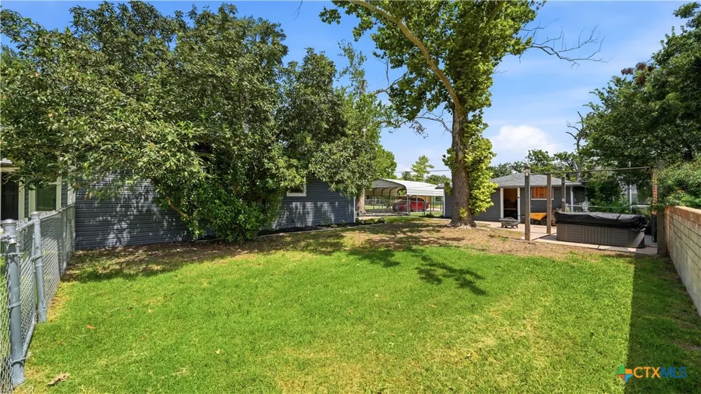 733 E Krezdorn Street Seguin, TX 78155