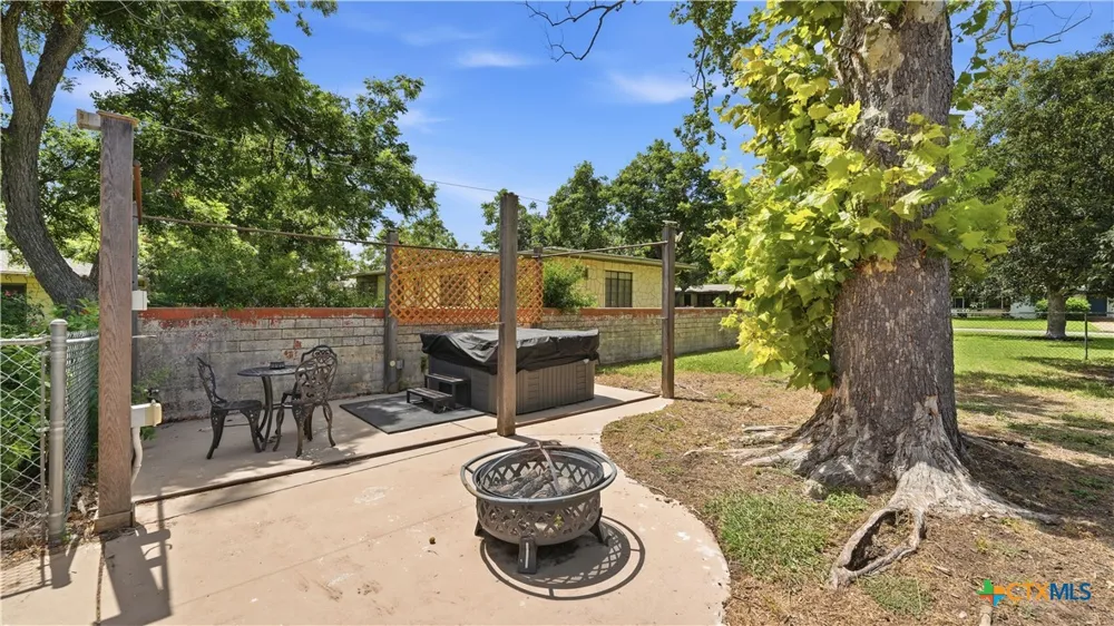 733 E Krezdorn Street Seguin, TX 78155