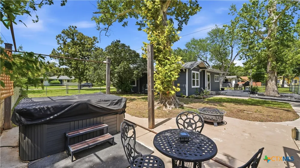 733 E Krezdorn Street Seguin, TX 78155