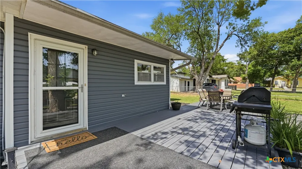 733 E Krezdorn Street Seguin, TX 78155