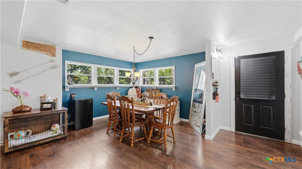733 E Krezdorn Street Seguin, TX 78155