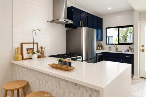 2500 Abbot Kinney Boulevard #20