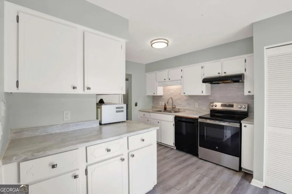 912 Pineland AVE Hinesville, GA 31313