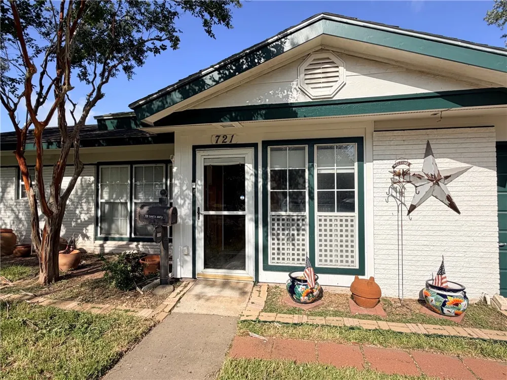 721 Santa Anita Drive Kingsville, TX 78363