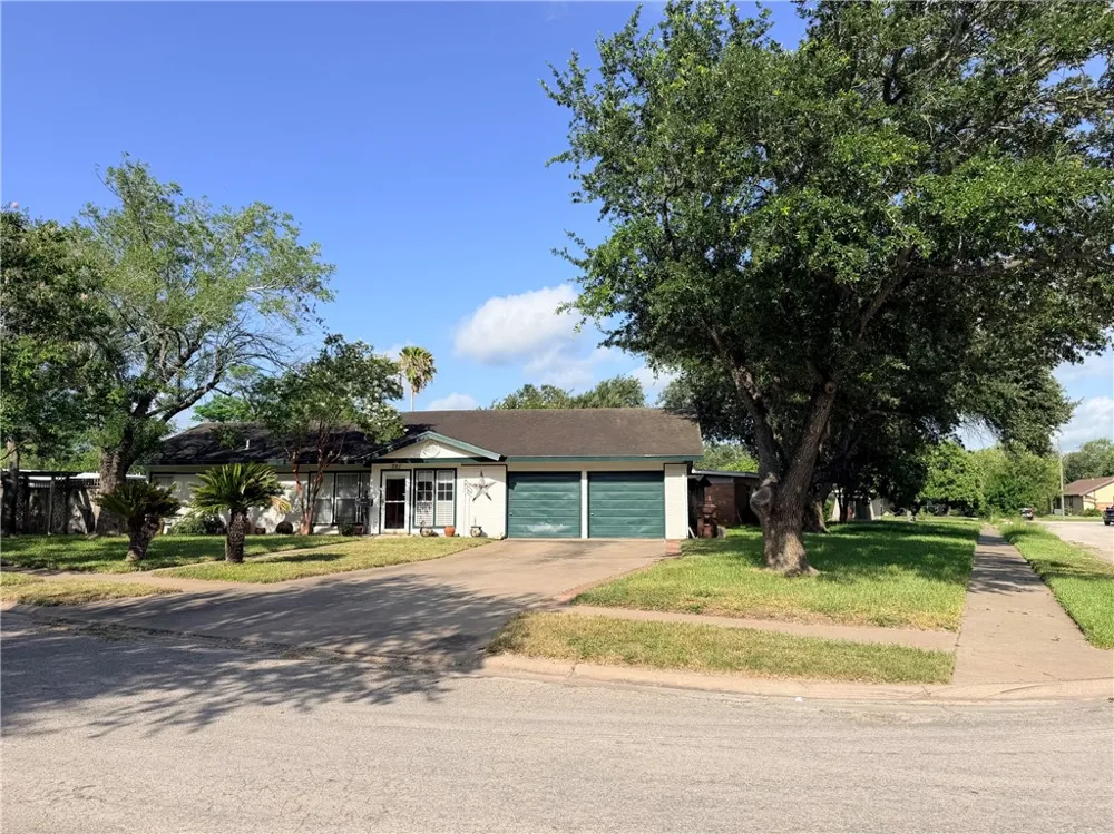 721 Santa Anita Drive Kingsville, TX 78363