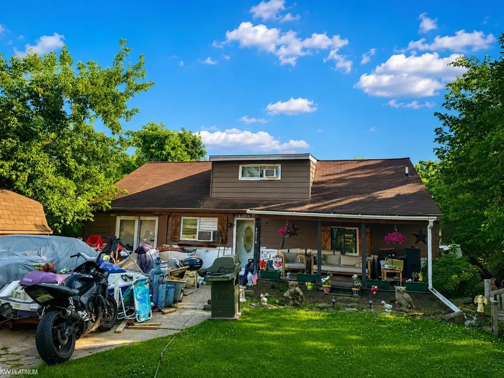 26148 Lamour Street Harrison Charter Township, MI 48045