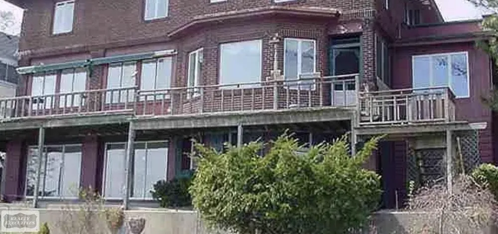 2548 Military Street Port Huron City, MI 48060