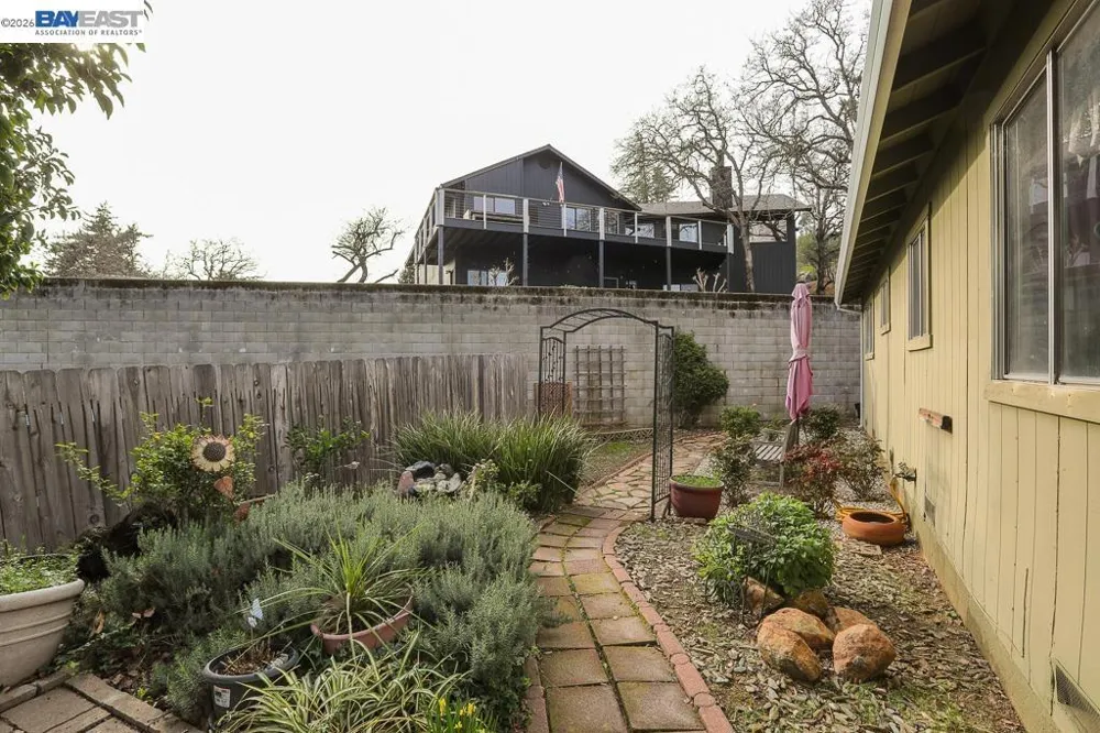 3345 Oakwood Place Redding, CA 96001