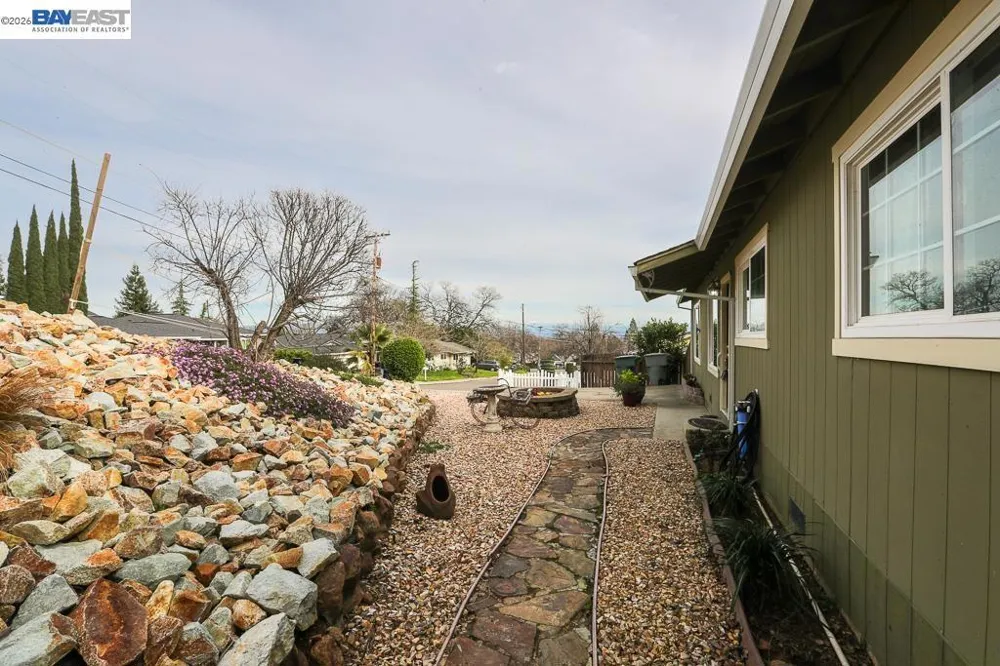 3345 Oakwood Place Redding, CA 96001