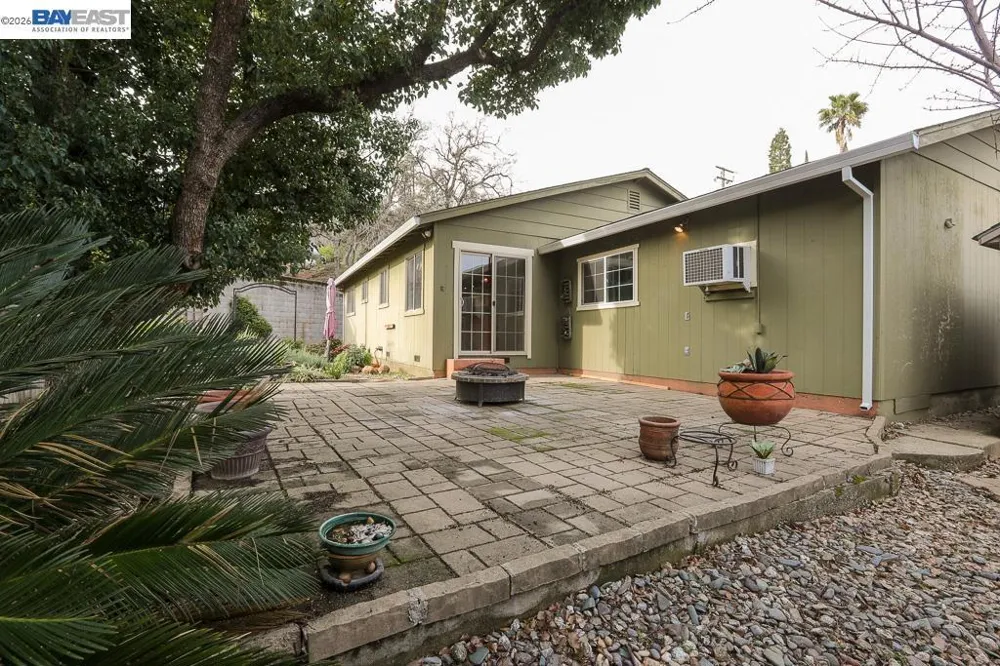 3345 Oakwood Place Redding, CA 96001